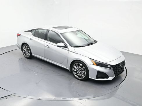 Used 2023 Nissan Altima 2.5 SL FWD image 17