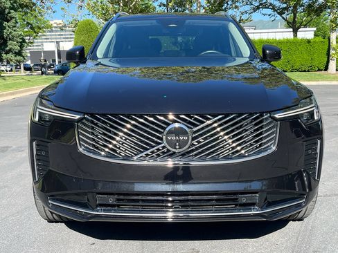 Used 2025 Volvo XC90 B6 Plus AWD/4WD image 3