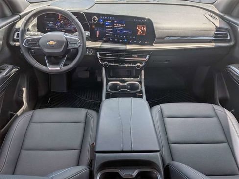 Used 2026 Chevrolet Traverse LT w/ Sun and Wheel Package FWD image 17