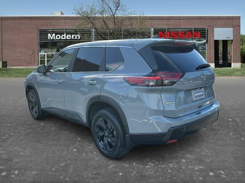 Certified 2026 Nissan Rogue SV FWD image 2