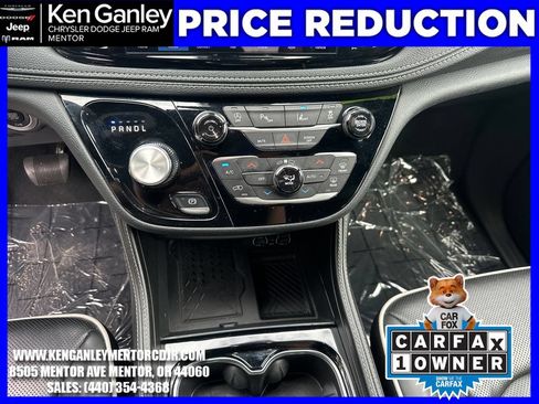 Used 2025 Chrysler Pacifica Limited FWD image 17