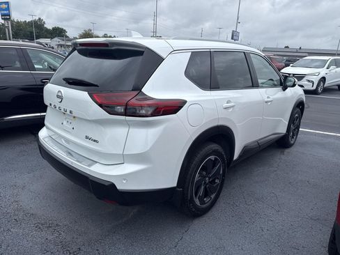 Used 2024 Nissan Rogue SV w/ SV Premium Package AWD/4WD image 4