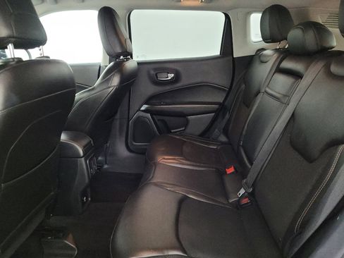Used 2018 Jeep Compass Latitude AWD/4WD image 18