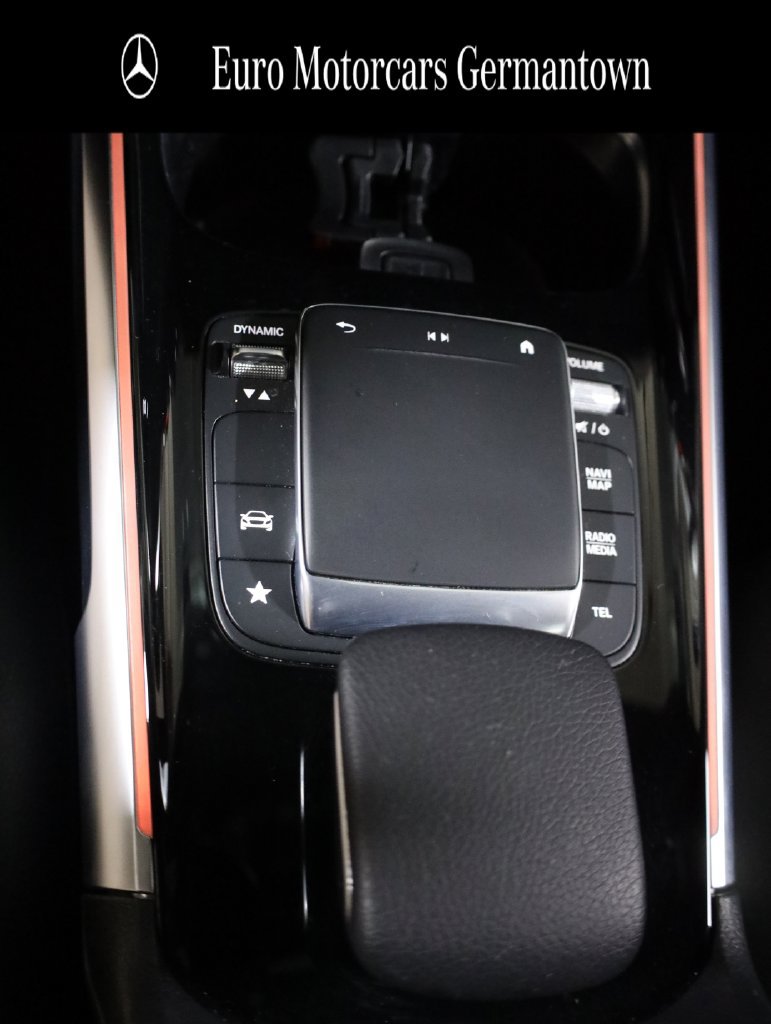 Used 2023 Mercedes-Benz GLB 250 4MATIC w/ Premium Package image 18
