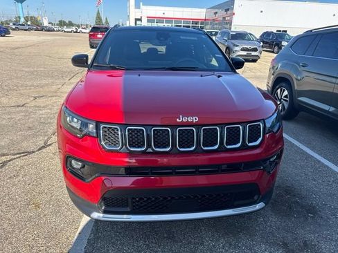 Used 2023 Jeep Compass Limited AWD/4WD image 3