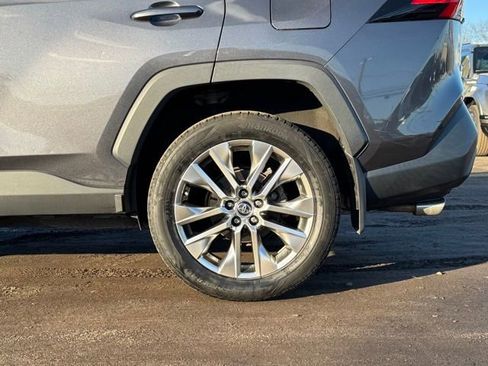 Used 2019 Toyota RAV4 XLE Premium image 9