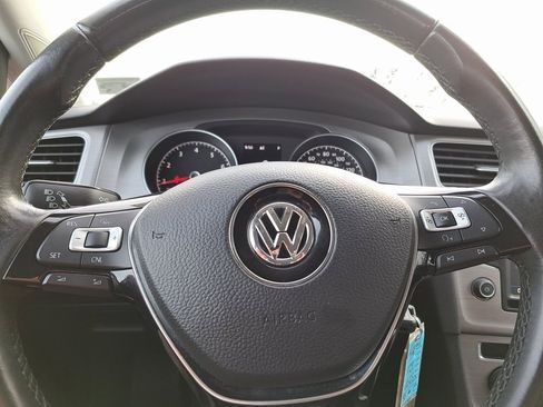 Used 2017 Volkswagen Golf S image 12