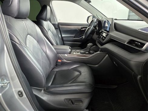 Used 2021 Toyota Highlander Platinum image 24