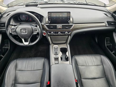 Used 2018 Honda Accord Touring image 16