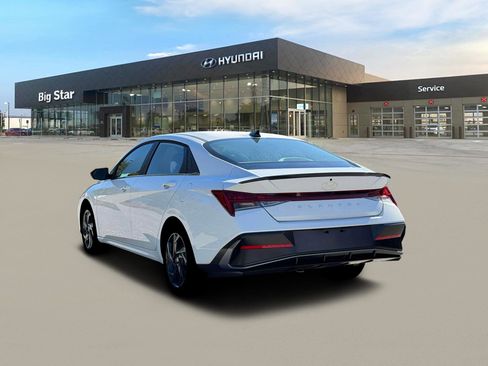 New 2026 Hyundai Elantra SEL Sport FWD image 5