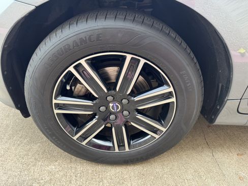 Used 2017 Volvo XC60 T5 Dynamic w/ Preferred Option Package image 12