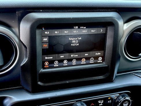 Used 2022 Jeep Wrangler Sport AWD/4WD image 17