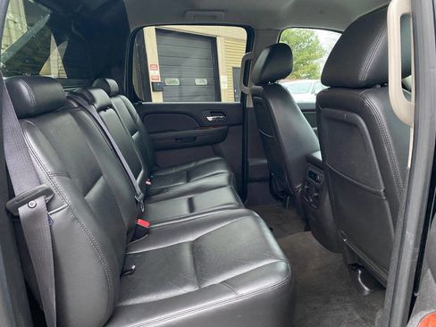 Used 2012 Chevrolet Avalanche LTZ image 29