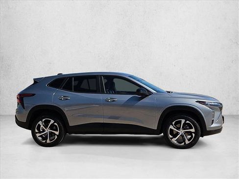 Used 2024 Chevrolet Trax RS FWD image 4