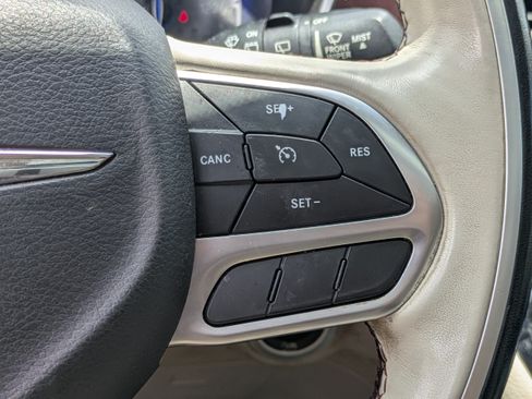 Used 2019 Chrysler Pacifica Limited FWD image 22
