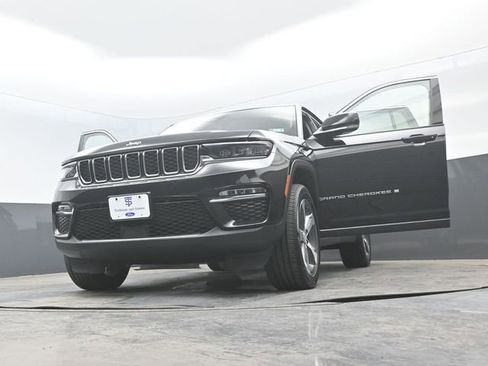 Used 2023 Jeep Grand Cherokee Limited AWD/4WD image 34