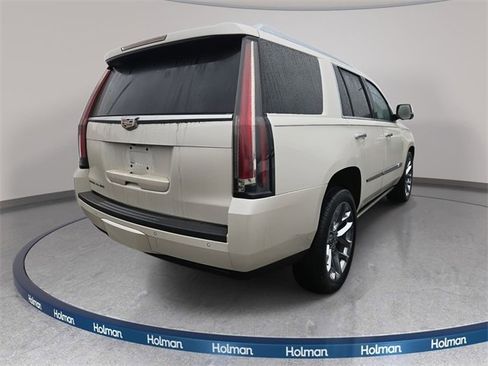 Used 2015 Cadillac Escalade Premium image 4