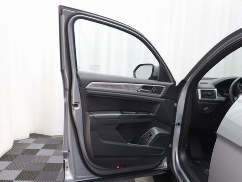 Used 2020 Volkswagen Atlas Cross Sport SE image 4