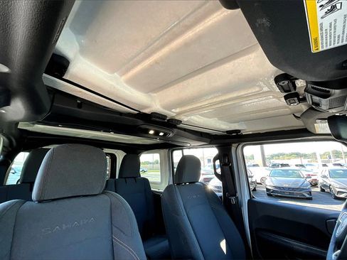 Used 2024 Jeep Wrangler Sahara image 22