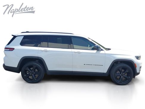 Used 2023 Jeep Grand Cherokee L Laredo AWD/4WD image 7