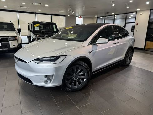 Used 2018 Tesla Model X 75D AWD/4WD image 2