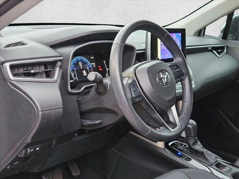 Used 2023 Toyota Corolla Cross XLE w/ Convenience Package FWD image 22