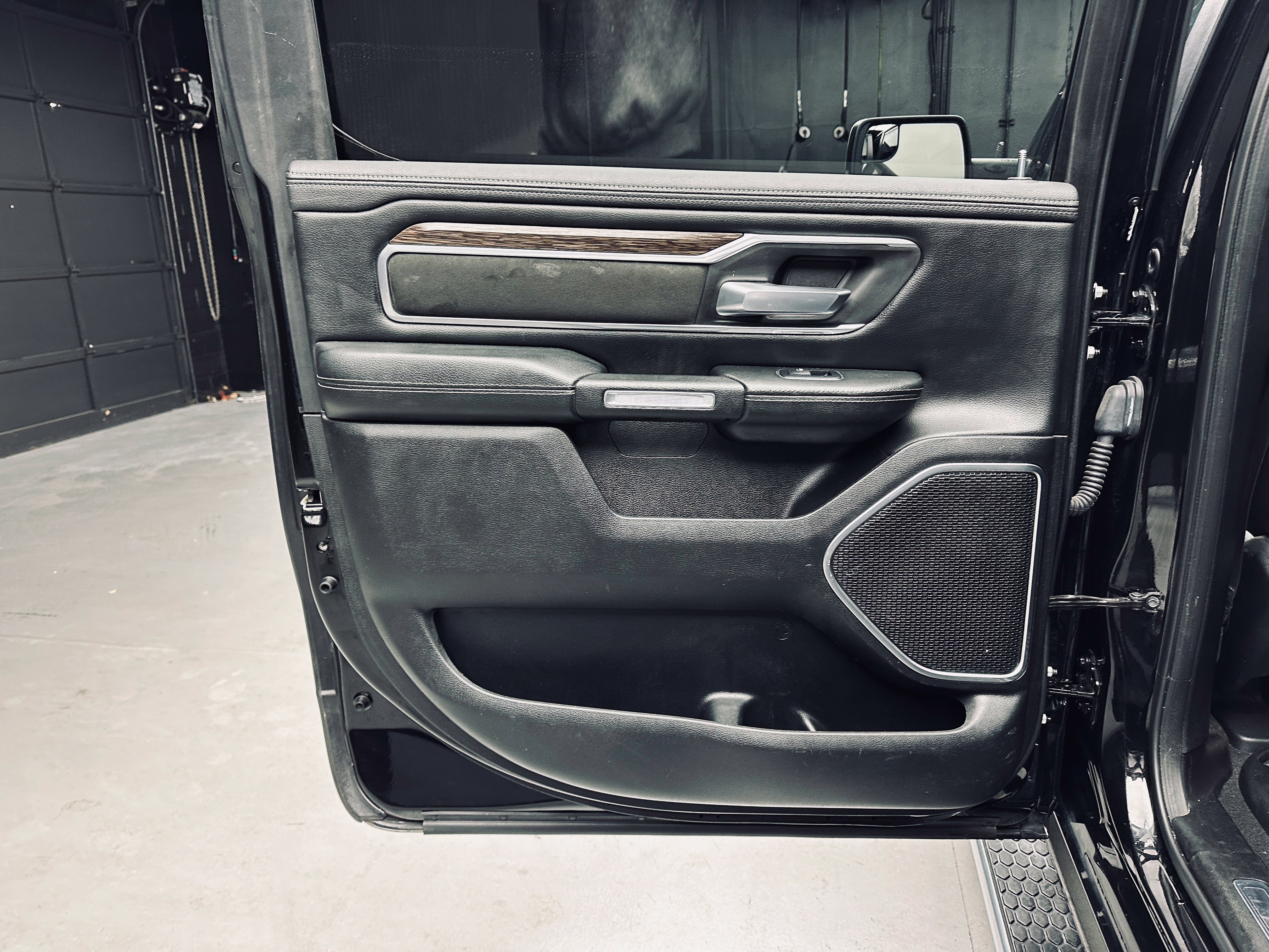Used 2019 RAM 1500 Laramie AWD/4WD image 25