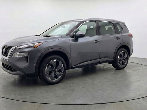 Used 2025 Nissan Rogue SV FWD image 3