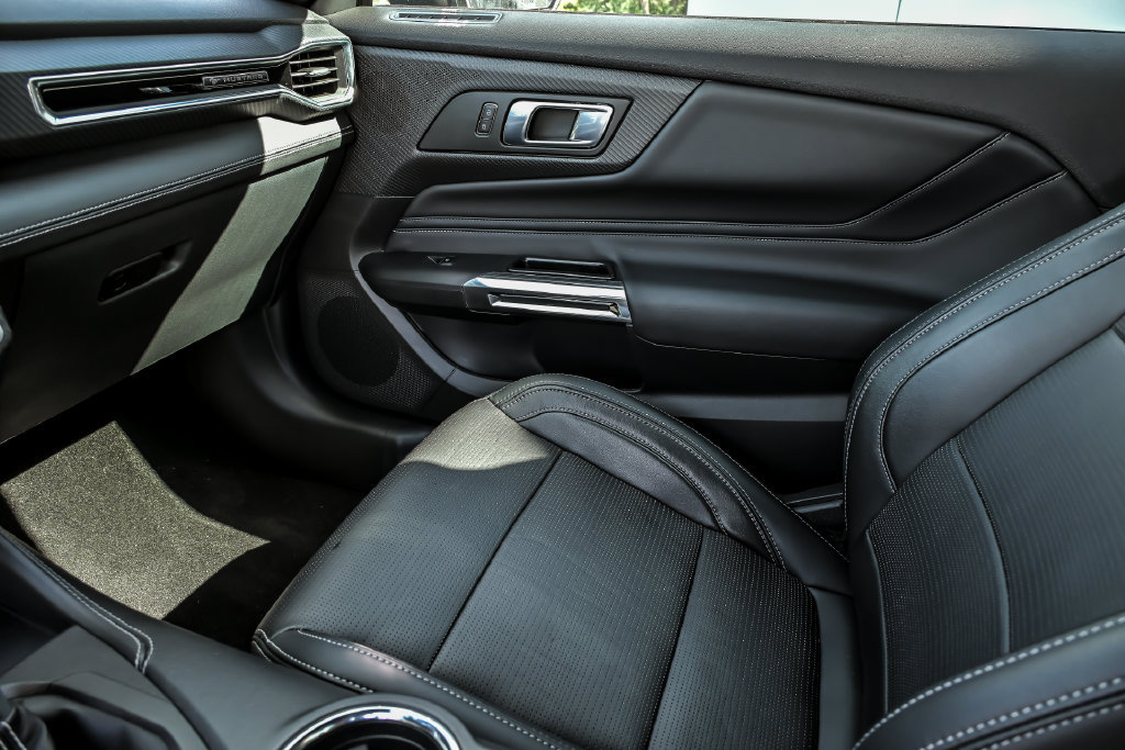 Certified 2025 Ford Mustang Coupe RWD image 23