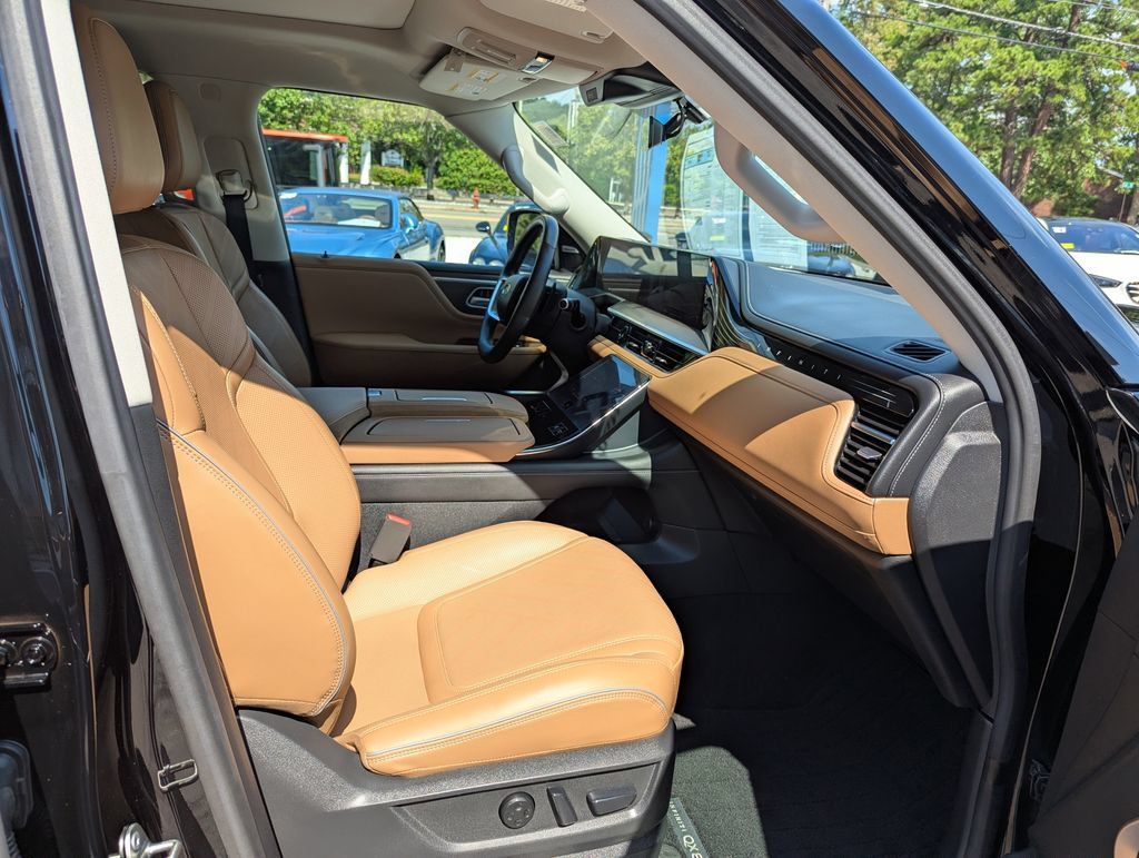 Used 2025 INFINITI QX80 Luxe AWD/4WD image 25