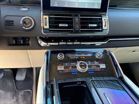 Used 2021 Lincoln Navigator L Black Label w/ Cargo Convenience Package AWD/4WD image 31