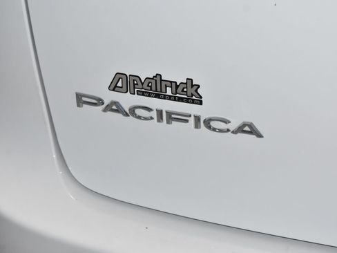Used 2025 Chrysler Pacifica Select image 30