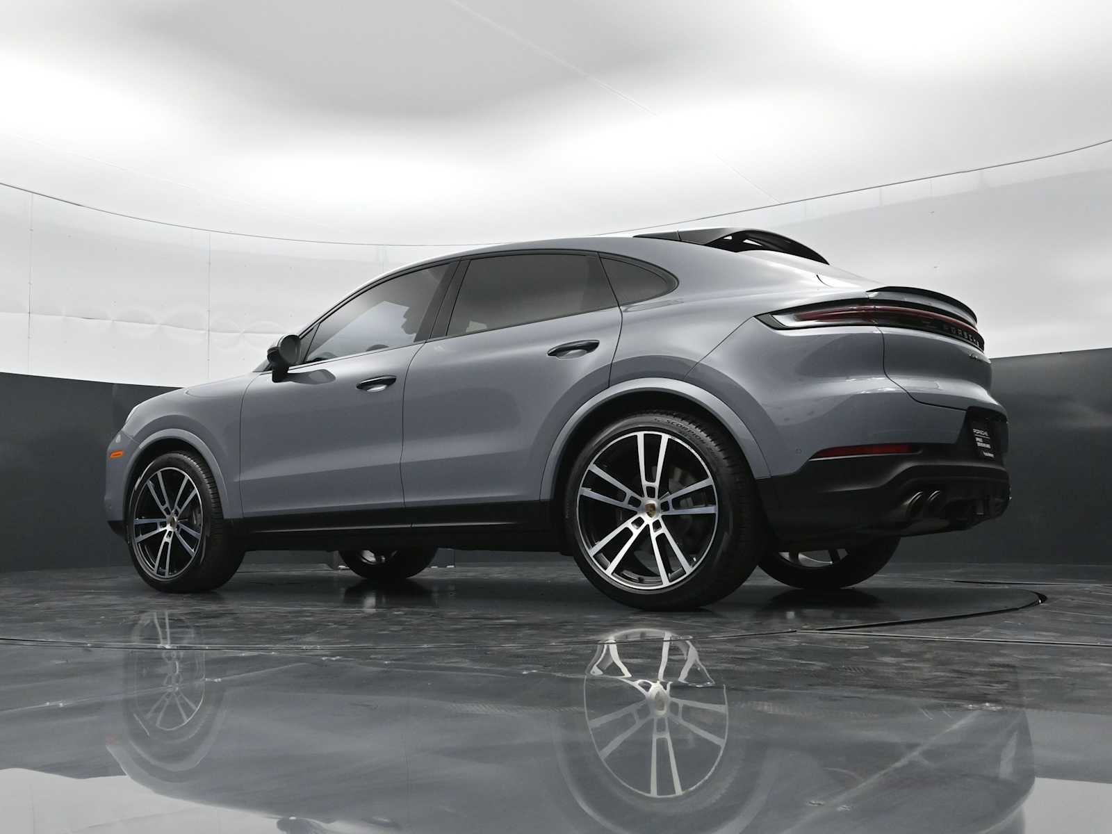 Certified 2024 Porsche Cayenne Coupe AWD/4WD image 39