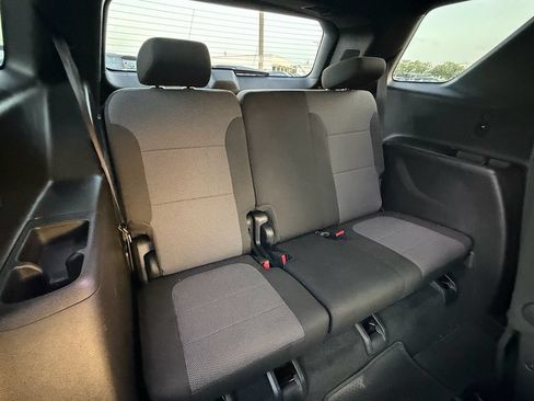 Used 2023 Chevrolet Traverse LT w/ LPO, Cargo Package FWD image 17
