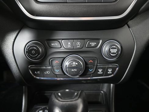 Used 2022 Jeep Cherokee Trailhawk image 31