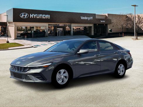 New 2026 Hyundai Elantra SE image 2