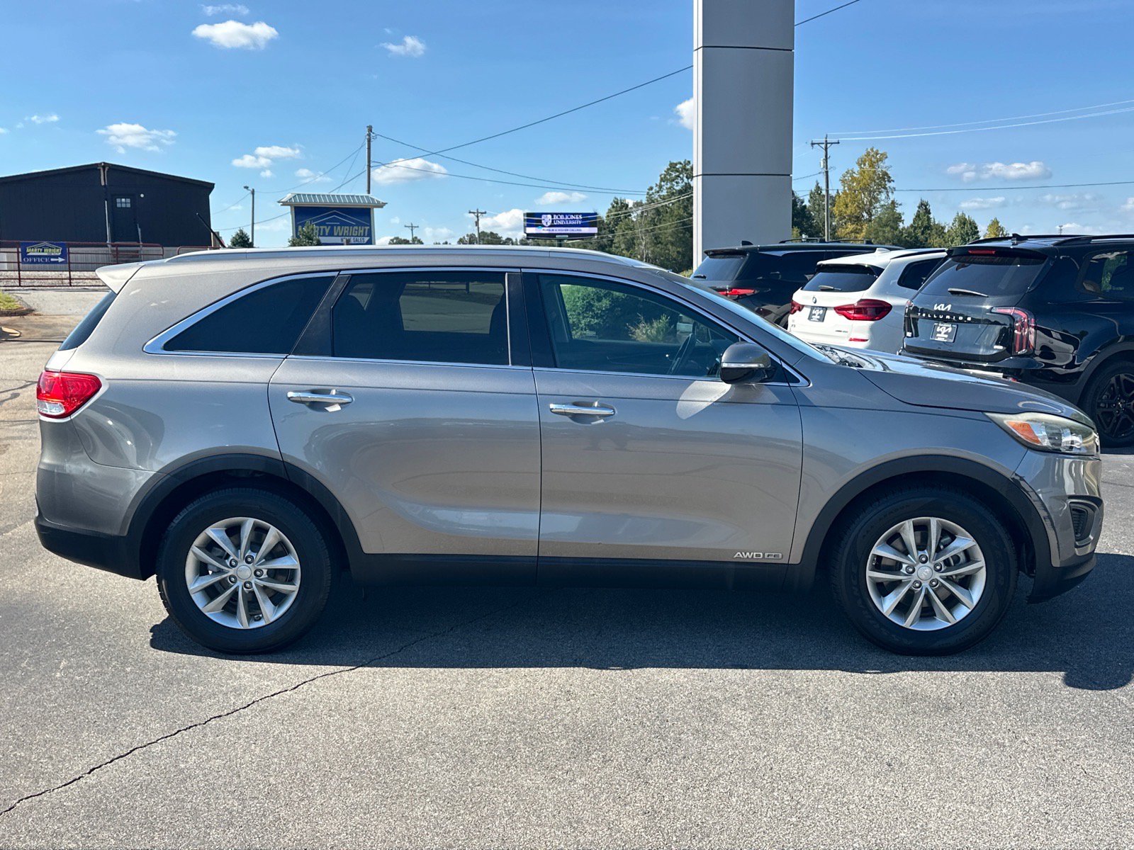 Used 2017 Kia Sorento AWD image 2