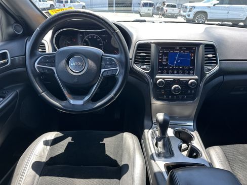 Used 2018 Jeep Grand Cherokee Altitude RWD image 17