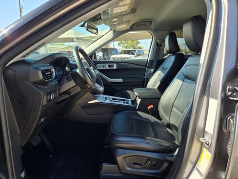 Used 2024 Ford Explorer Limited image 9