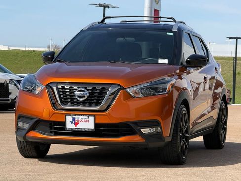 Used 2019 Nissan Kicks SR w/ SR Premium Package image 4