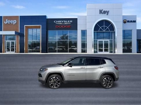 Used 2022 Jeep Compass Limited AWD/4WD image 2