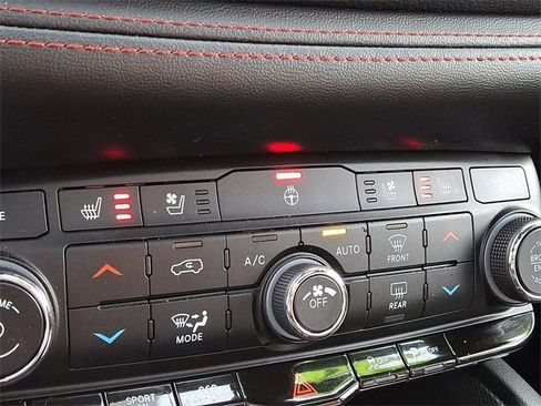 Used 2024 Dodge Durango GT image 25