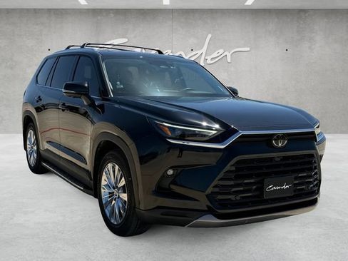 Used 2025 Toyota Grand Highlander AWD image 2