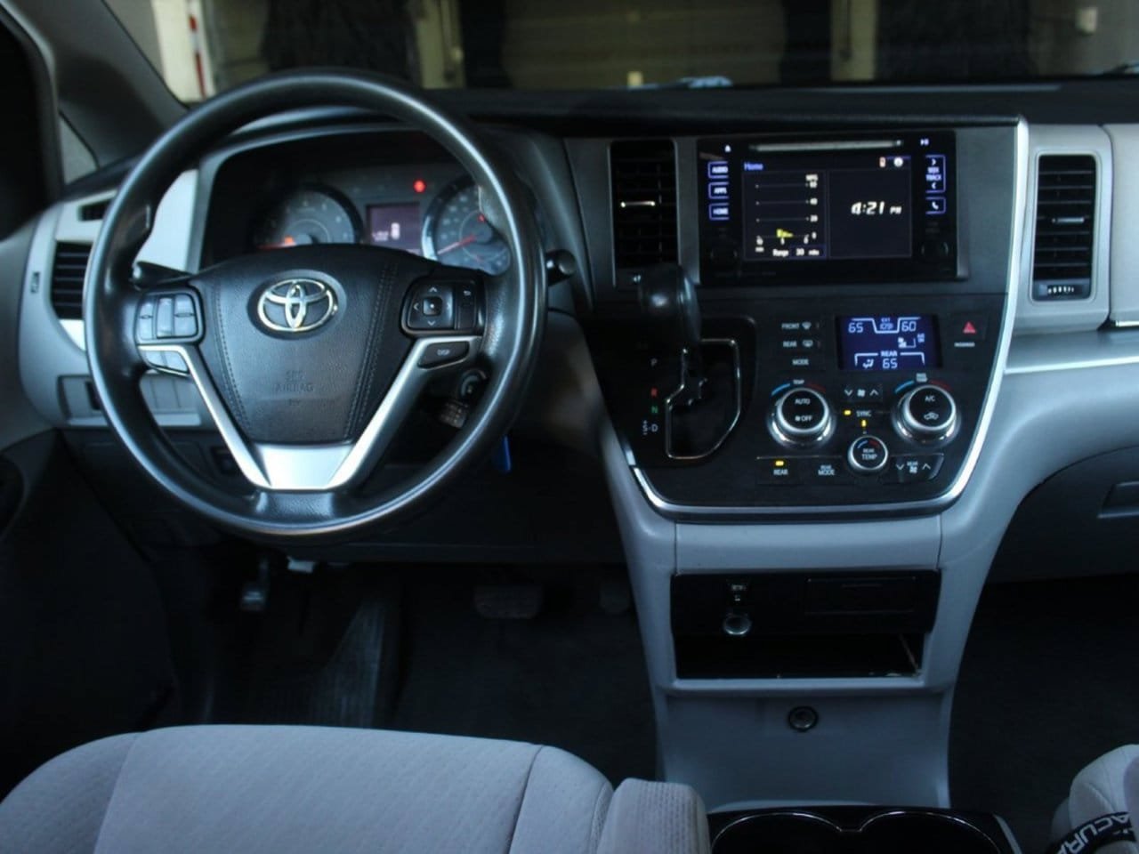 Used 2017 Toyota Sienna LE AWD/4WD image 17