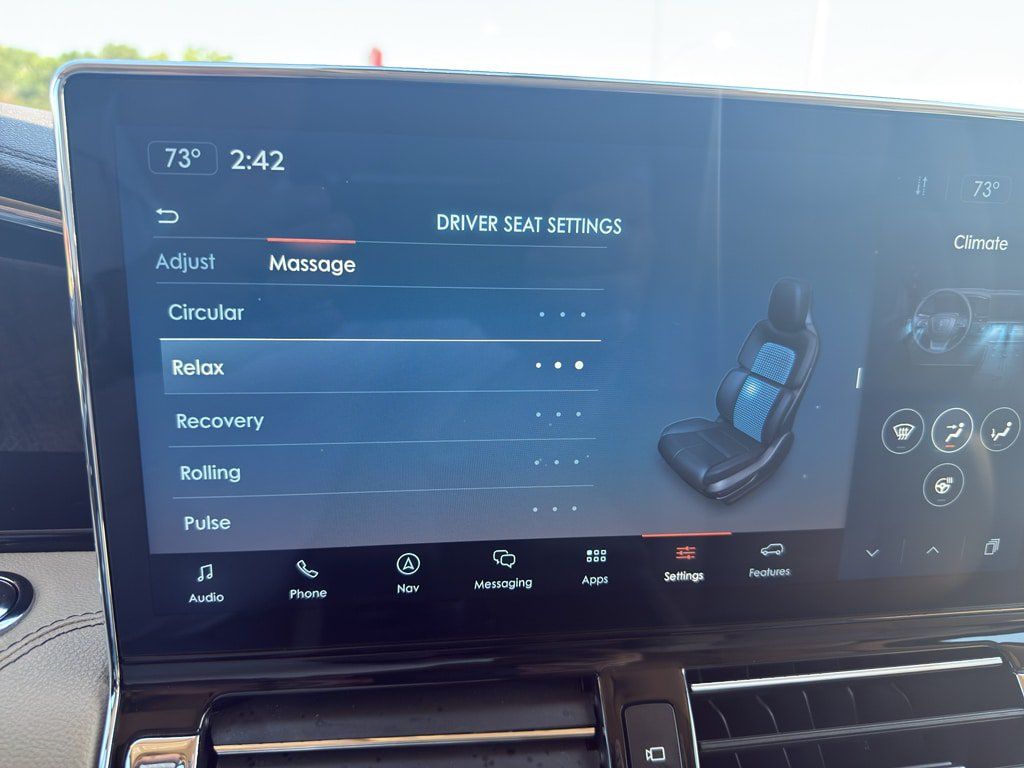 Used 2022 Lincoln Navigator Reserve AWD/4WD image 13