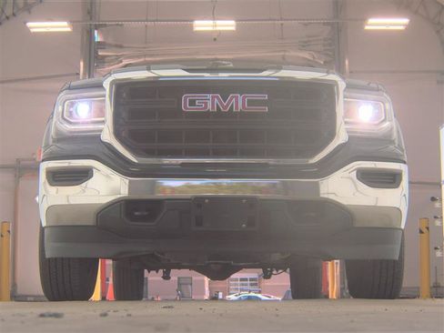 Used 2017 GMC Sierra 1500 4x4 Crew Cab w/ Sierra Convenience Package image 3