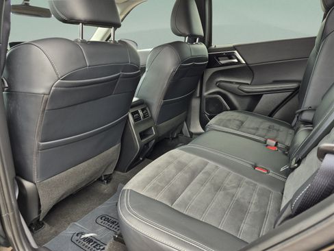 Used 2024 Mitsubishi Outlander SE FWD image 18
