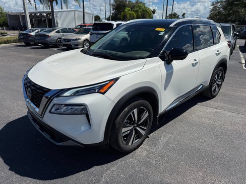 Used 2023 Nissan Rogue SL FWD image 3
