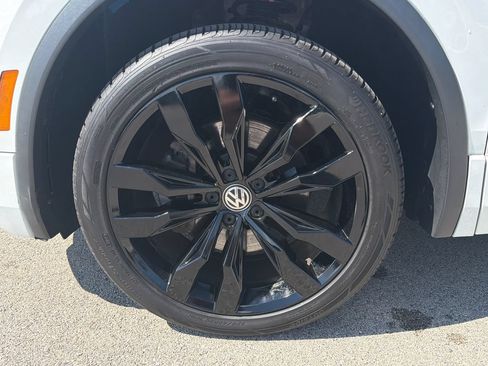 Certified 2020 Volkswagen Tiguan SE R-Line AWD/4WD image 30