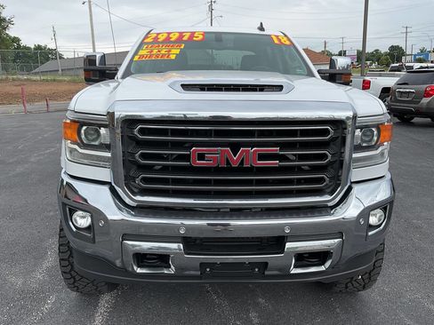 Used 2018 GMC Sierra 2500 SLT w/ Duramax Plus Package AWD/4WD image 8